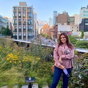 Meet your Posher, Laura